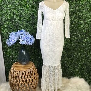 White lacey maternity long sleeve dress